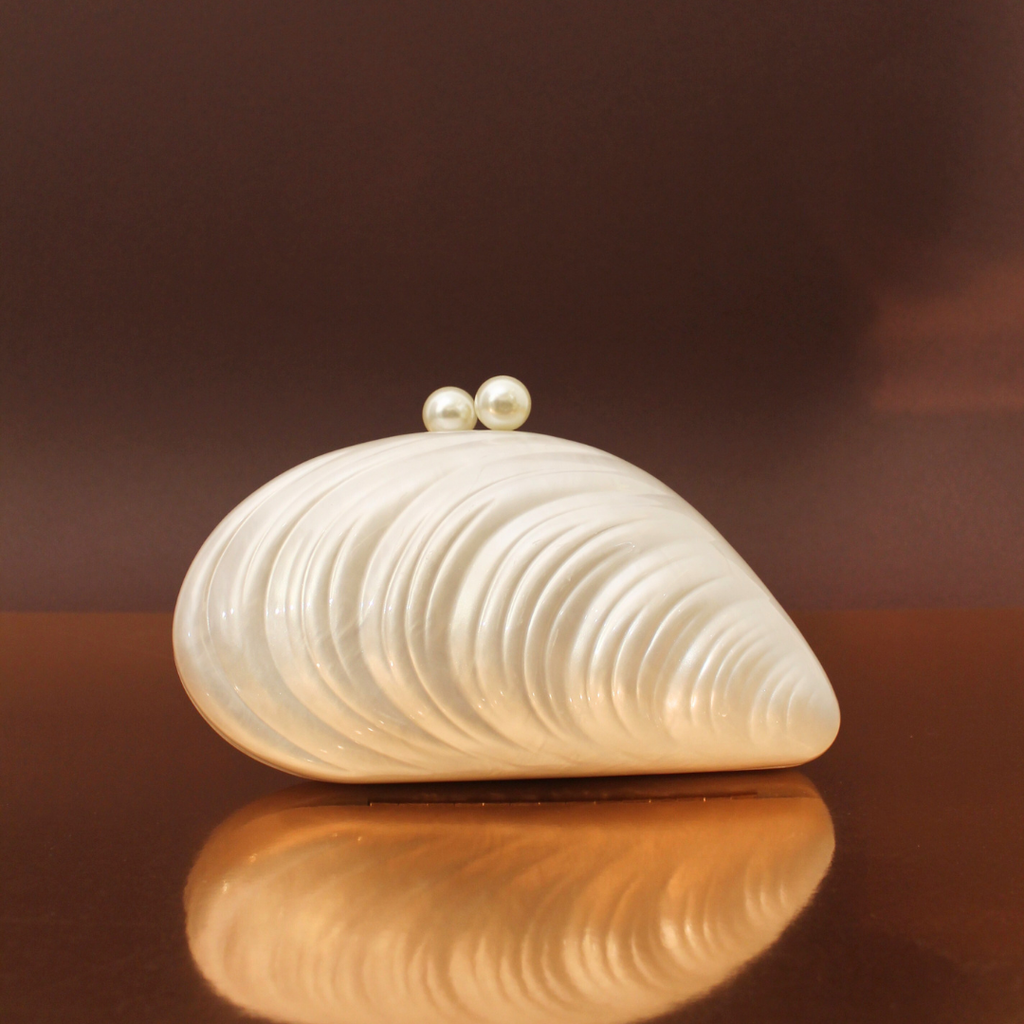 Acrylic Shell Clutch With Unique Pattern Ivory