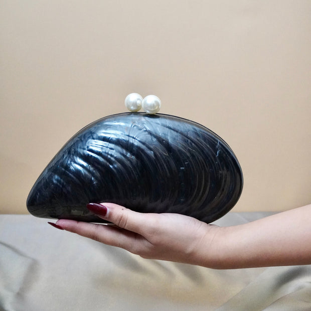 Acrylic Shell Clutch With Unique Pattern Black