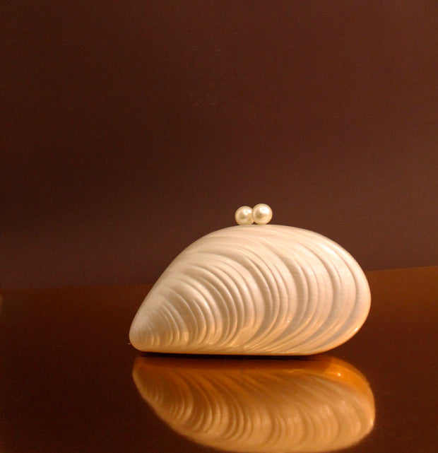 Acrylic Shell Clutch With Unique Pattern Ivory