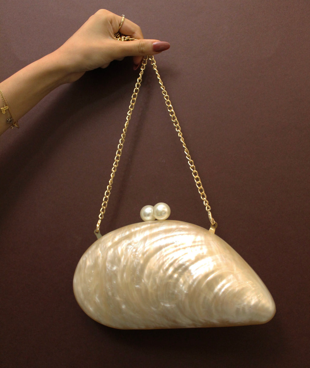 Acrylic Shell Clutch With Unique Pattern Ivory