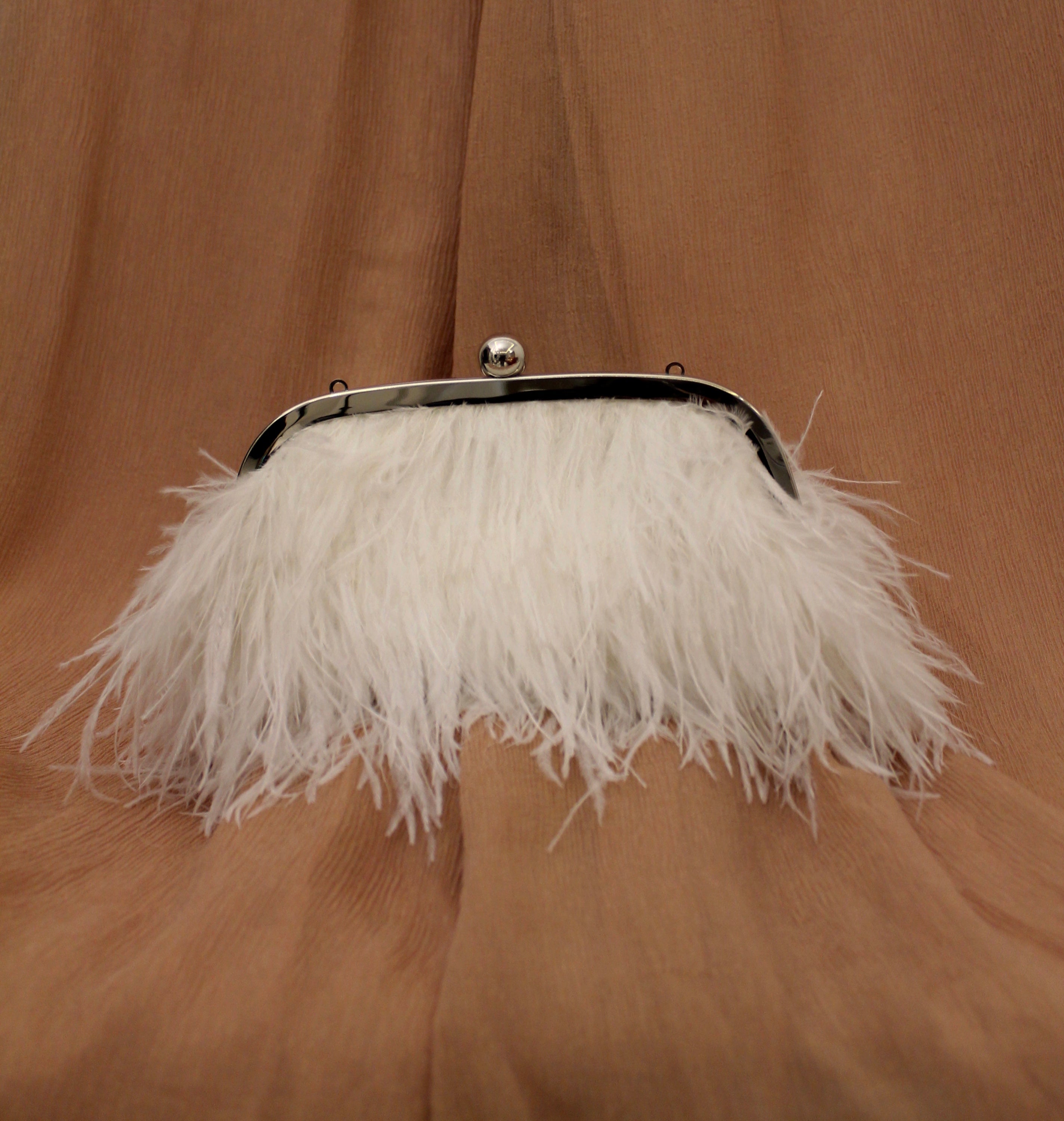 Feather Paradise Clutch Ivory | With Pearl Handle