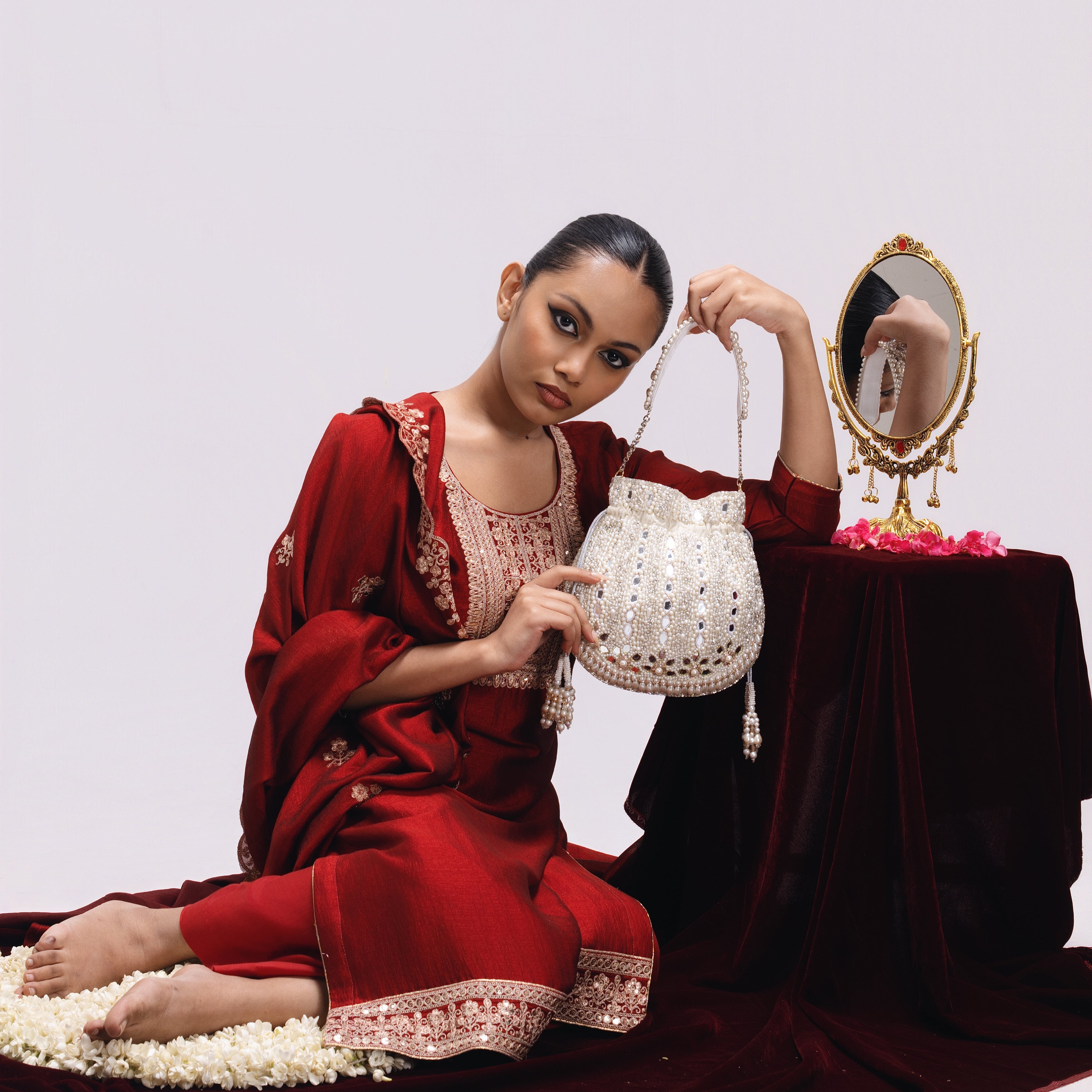 Zoya Mirror Potli